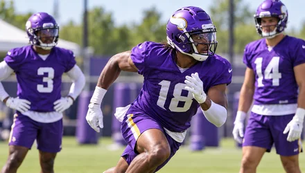 Ivan Pace Jr. shedding a block near the line of scrimmage